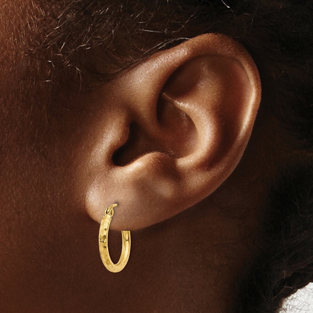 14K Yellow Gold Diamond-cut 2mm Round Tube Hoop Earrings  15mm length