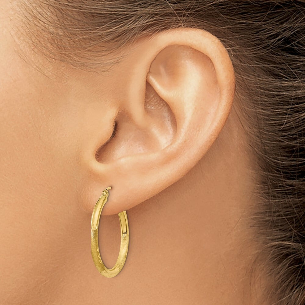 14K Yellow Gold Satin & Diamond-cut 2.5mm Round Hoop Earrings 20mm length