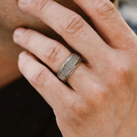 Mens Titanium Steel Chain Round Black Diamonds Wedding Ring - Polished Beveled Comfort Fit - 10mm Wide - Style name: GAUNTLET