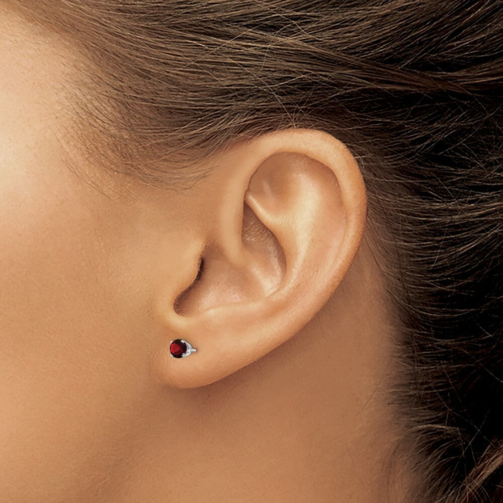 14K White Gold 4mm Garnet Stud Earrings 0.66-Carat tw